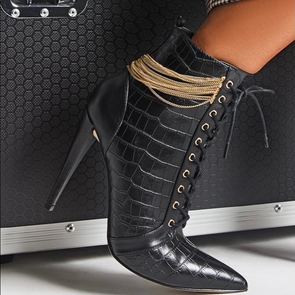 Shoe Dazzle Shoes - NWOT Shoedazzle size 6 1/2 Keep Me High chain link